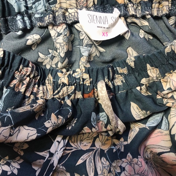 SOLD💛NEW⭐️ Maxi Boho skirts ! Soooo cute - Picture 4 of 4